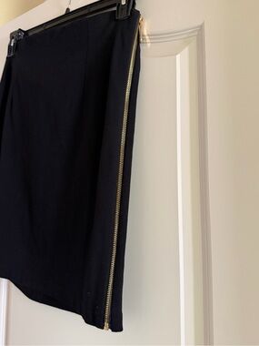 Vince Camuto Black Knit Skirt with Gold Tone Logo Tag